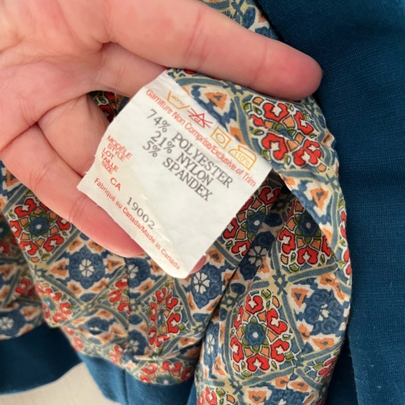 ๐จ๐ฆ Dotty stretchy Blue Blazer with Black Collar size xs - Picture 9 of 9